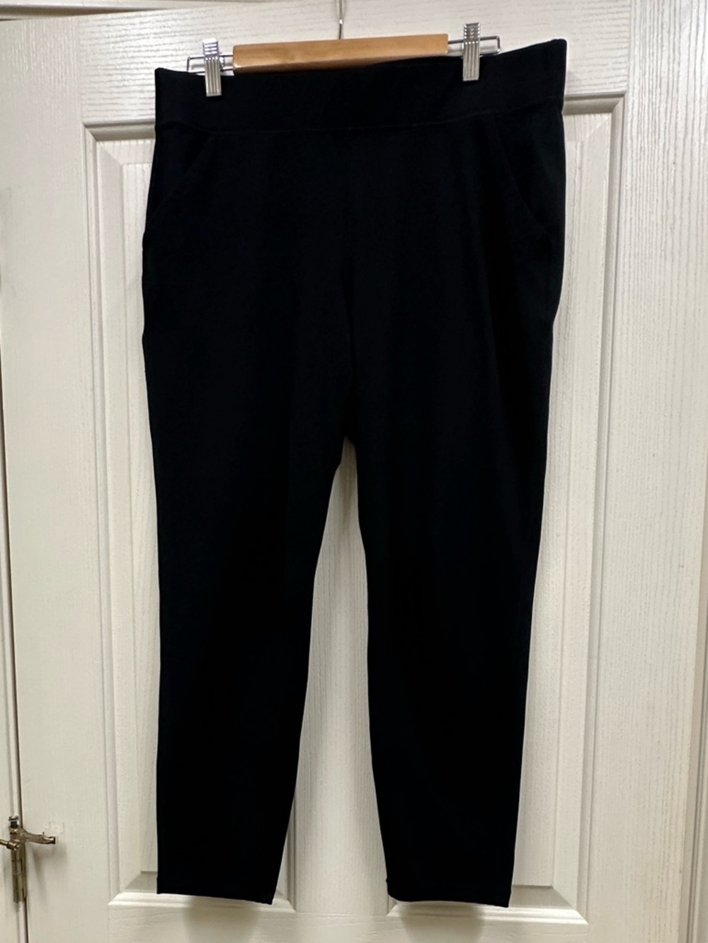 Yogalicious Lux size large black pants straight/ taper leg